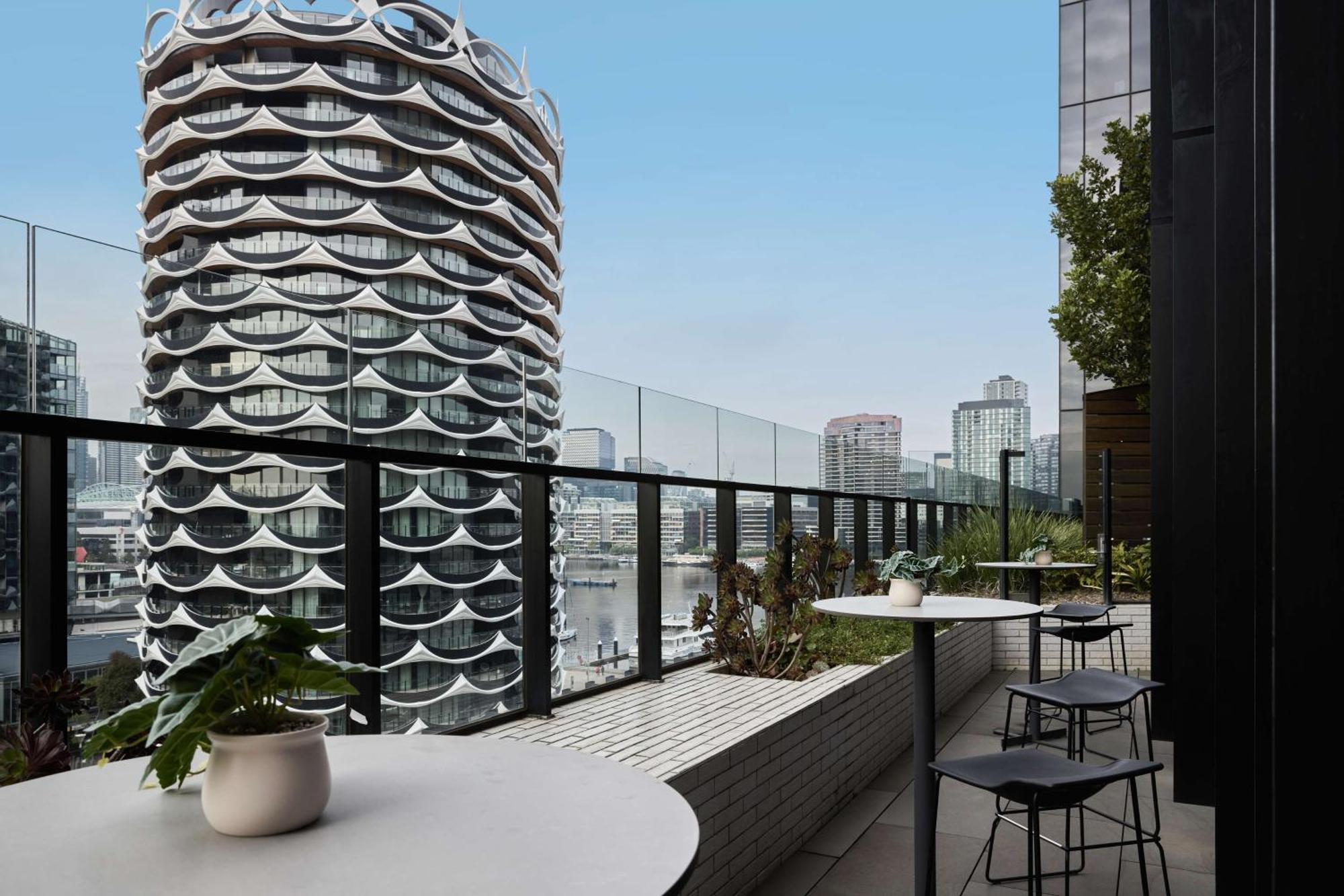 Vibe Hotel Melbourne Docklands Exterior photo