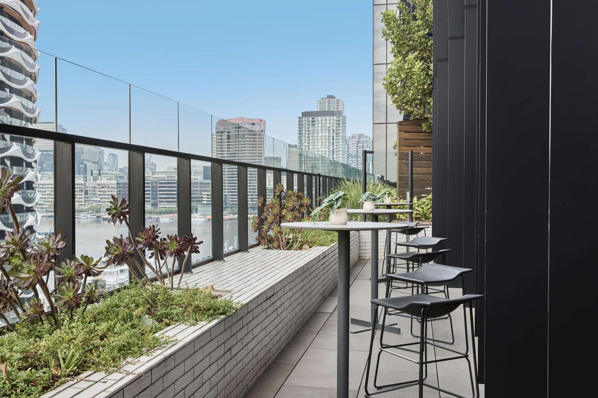 Vibe Hotel Melbourne Docklands Exterior photo