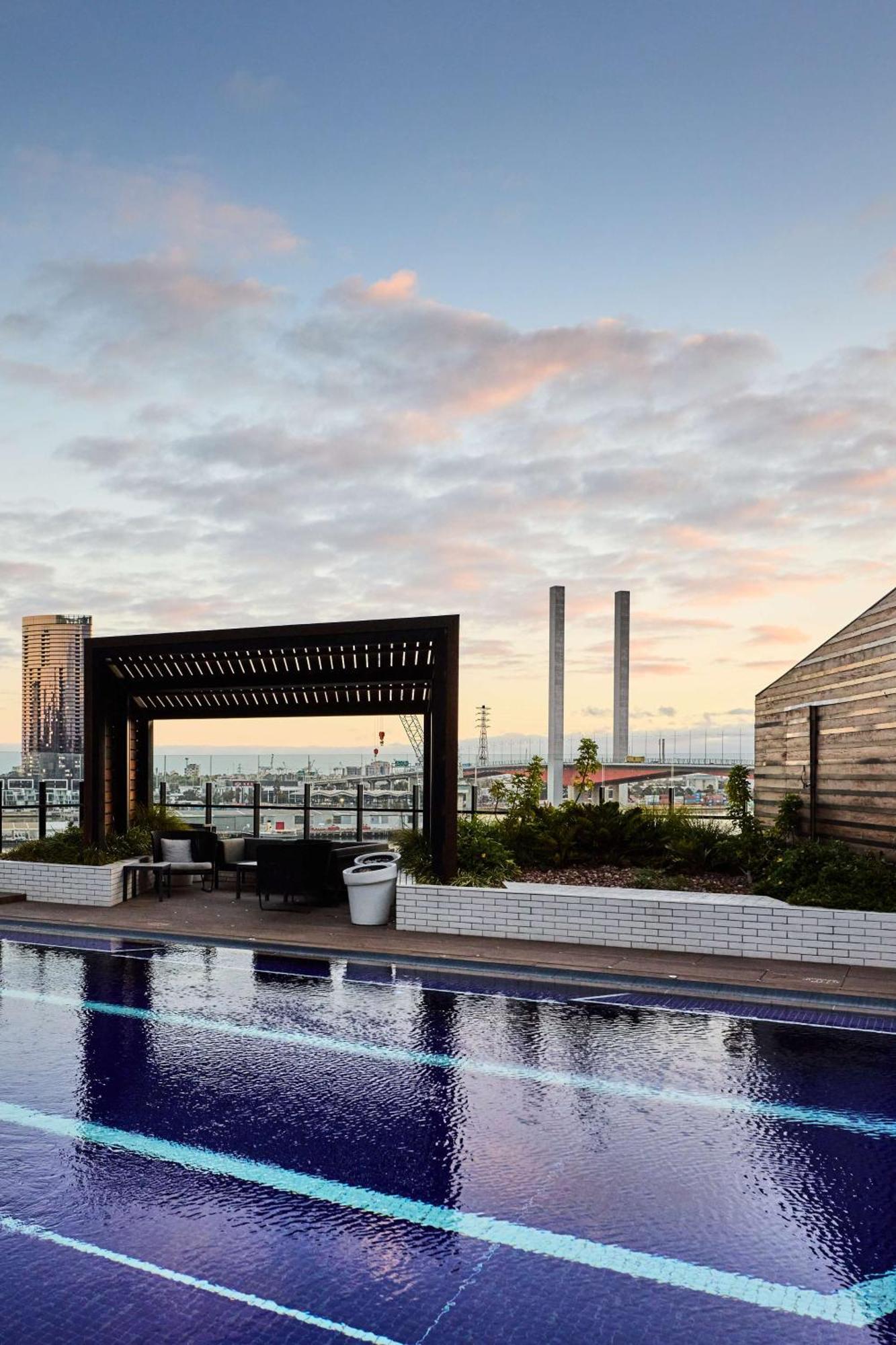 Vibe Hotel Melbourne Docklands Exterior photo