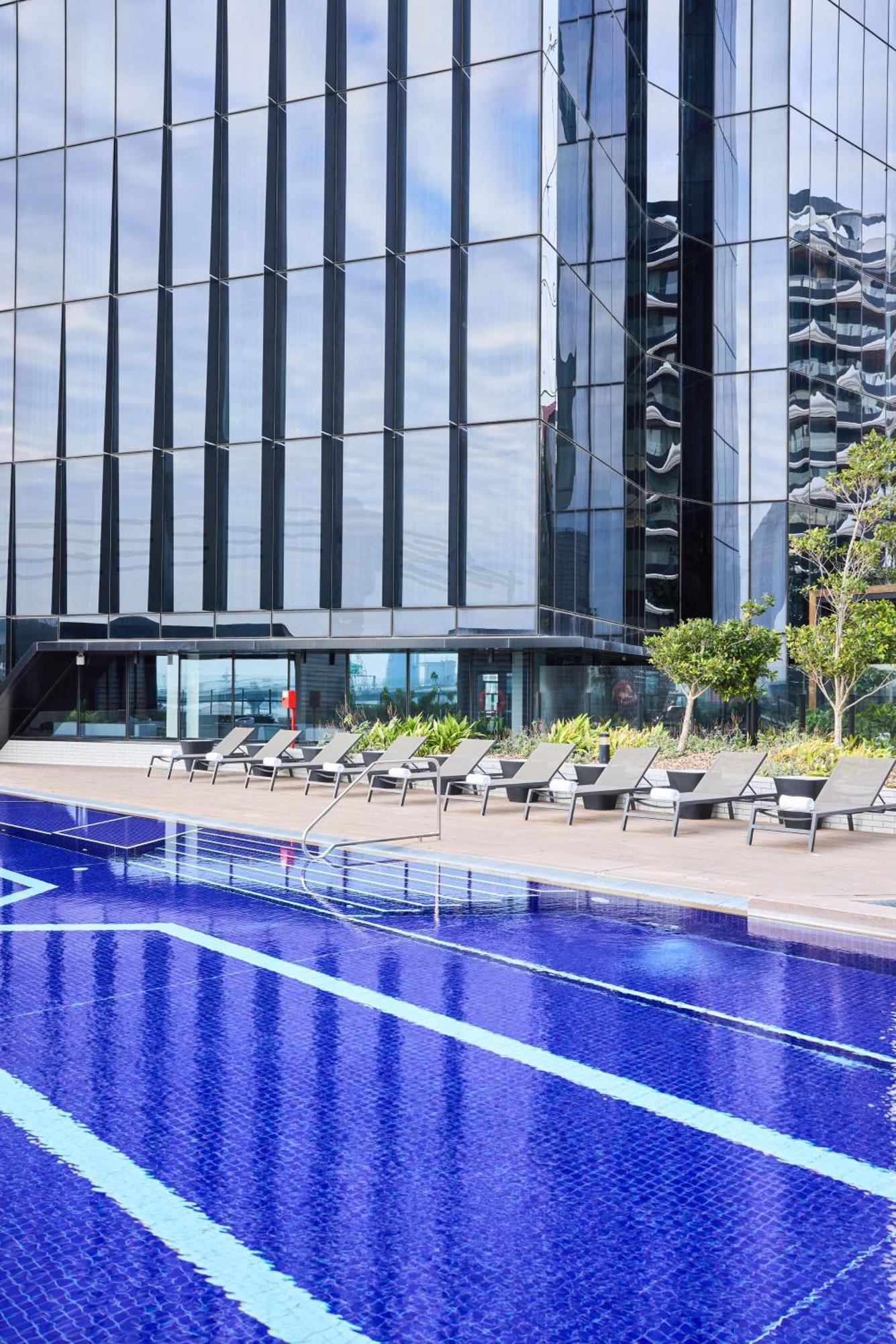 Vibe Hotel Melbourne Docklands Exterior photo